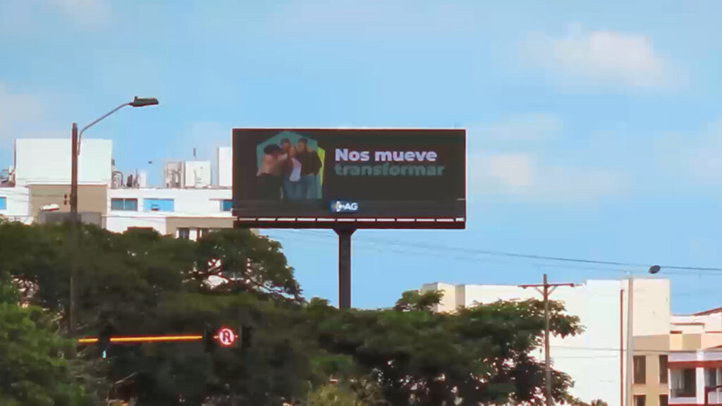 Pantalla 2 de la calle 5 con 100 en Cali por la estación del MIO